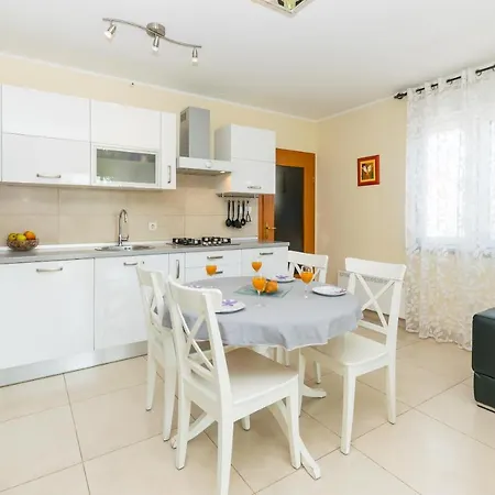 Apartment Petra Pula